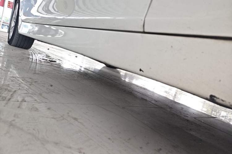 Used BMW 5 Series 2014 520i Elegant Edition Right Side Sill