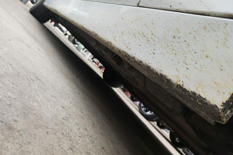 Used BMW 5 Series 2014 525Li Luxury Design Package Right Side Sill
