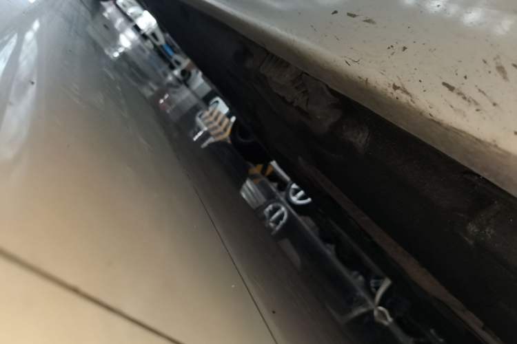 Used BMW 5 Series 2014 525Li Luxury Design Package Right Side Sill
