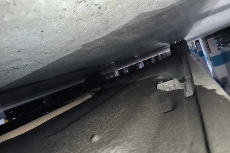 Used BMW 5 Series 2014 525Li Luxury Design Package Right Side Sill