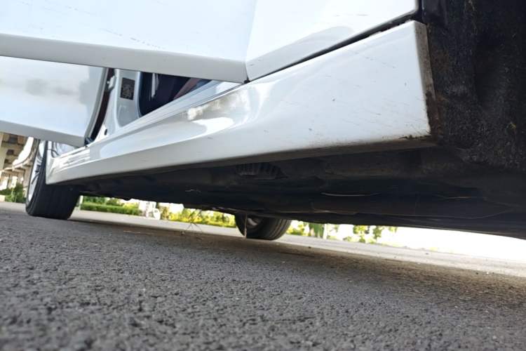 Used BMW 5 Series 2014 520Li Elegant Model Right Side Sill
