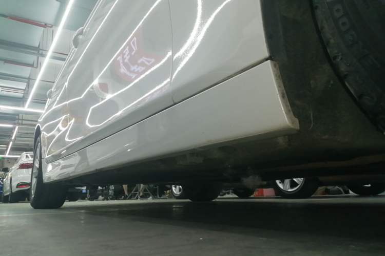 Used BMW 5 Series 2014 520Li Elegant Model Right Side Sill