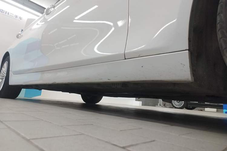 Used BMW 5 Series 2014 525Li Leading Model Right Side Sill