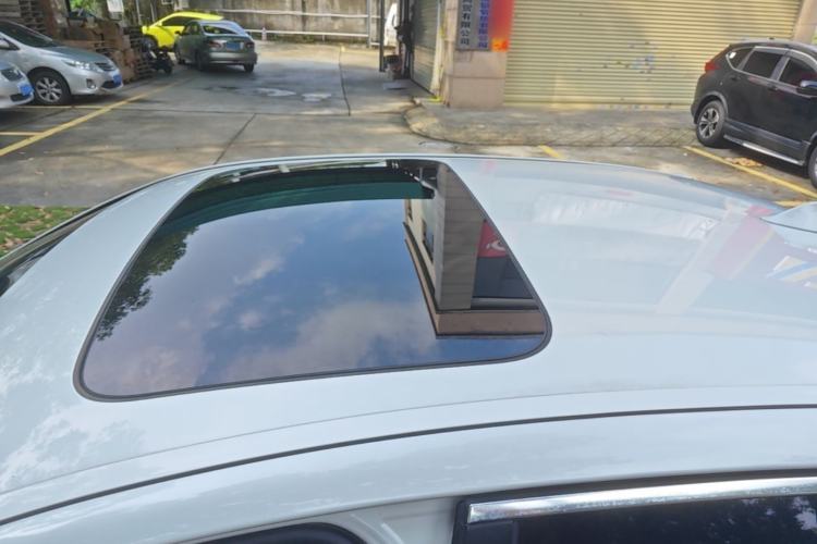 Used BMW 5 Series 2014 525Li Leading Model Roof