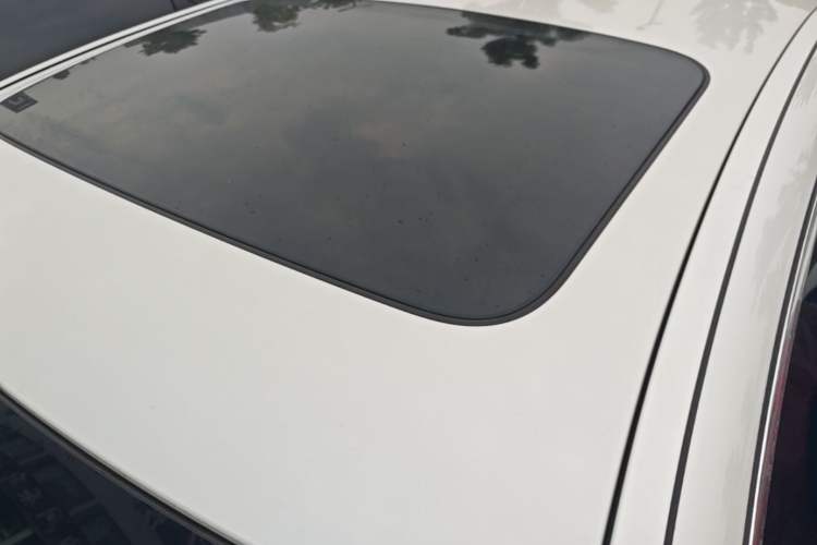 Used BMW 5 Series 2014 525Li Leading Model Roof