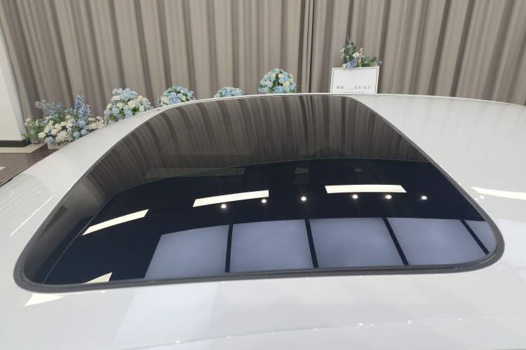 Used BMW 5 Series 2014 525Li Leading Model Roof