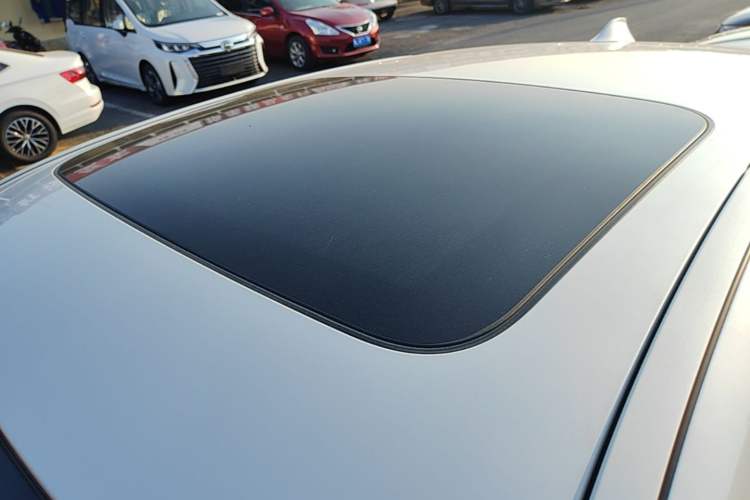 Used BMW 5 Series 2014 525Li Leading Model Roof