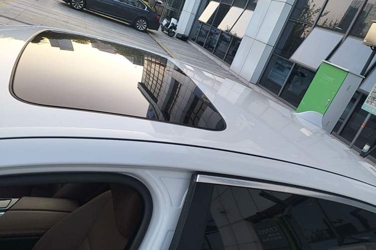 Used BMW 5 Series 2014 520Li Elegant Model Roof