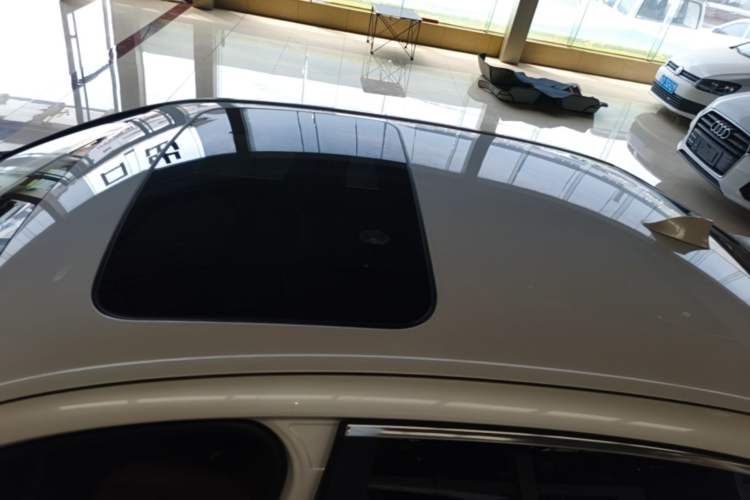 Used BMW 5 Series 2014 525Li Leading Model Roof