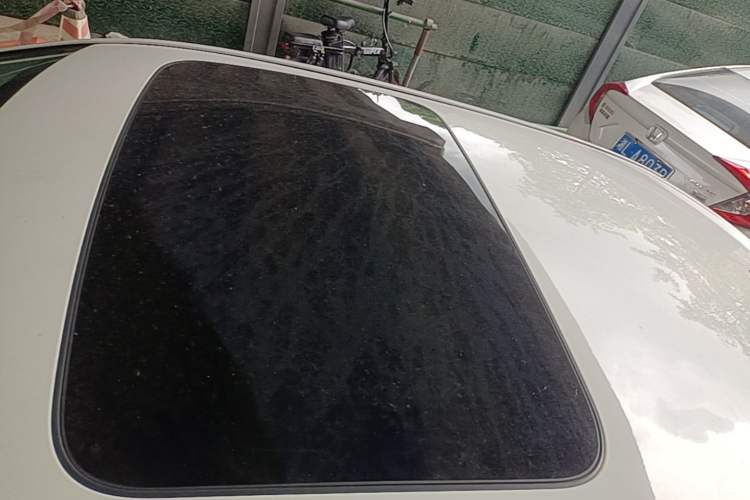 Used BMW 5 Series 2014 525Li Leading Model Roof