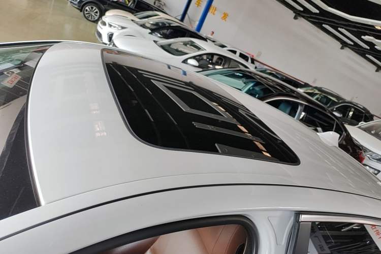 Used BMW 5 Series 2014 525Li Leading Model Roof