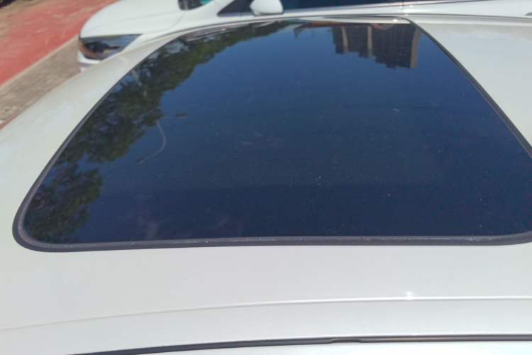 Used BMW 5 Series 2014 525Li Leading Model Roof
