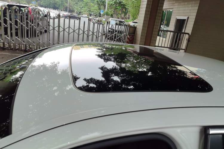 Used BMW 5 Series 2014 520Li Elegant Model Roof