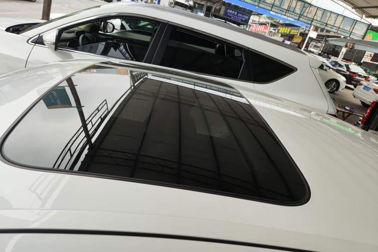 Used BMW 5 Series 2014 525Li Luxury Design Package Roof