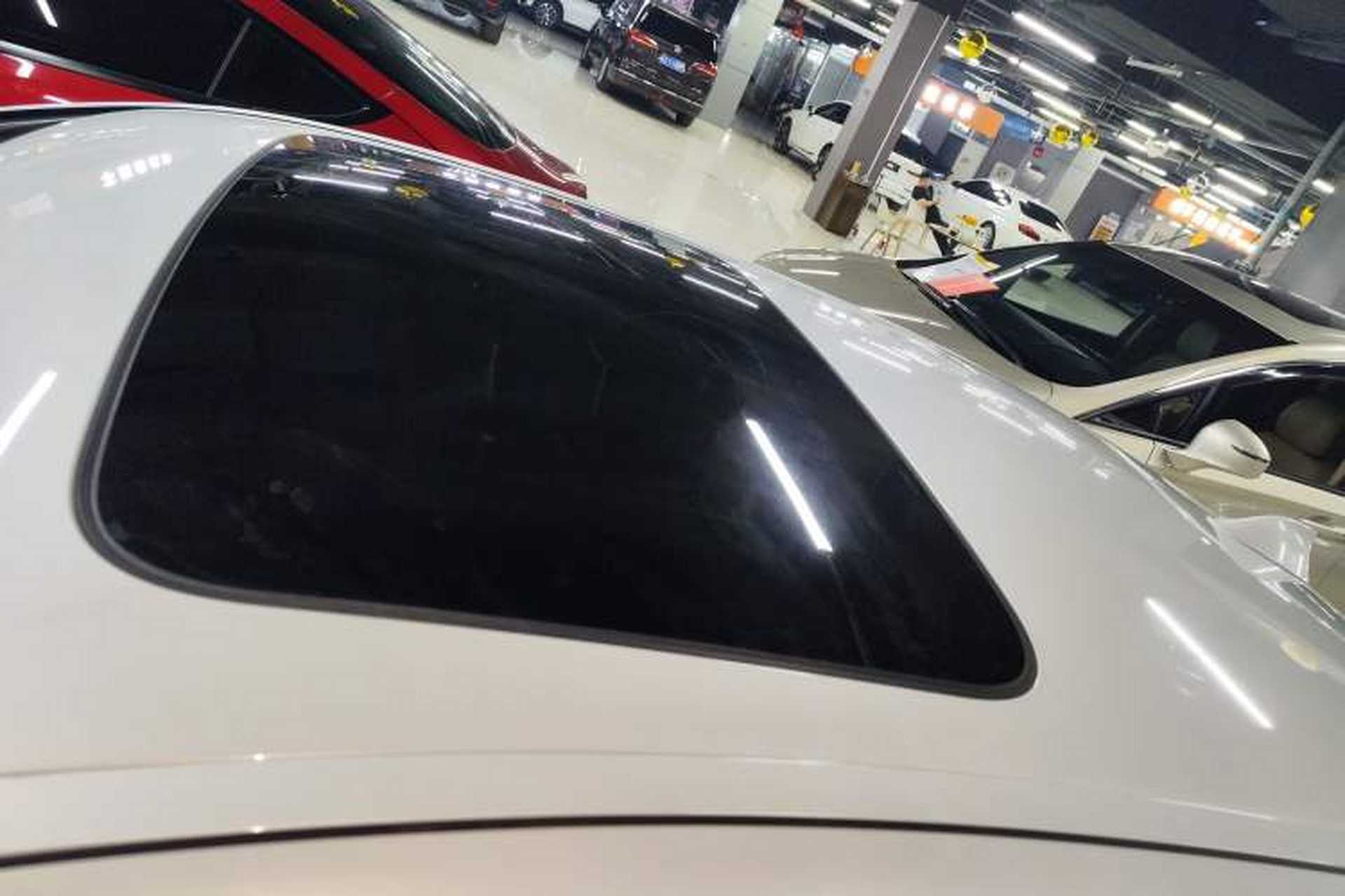 Used BMW 5 Series 2014 528Li Leading Model Roof