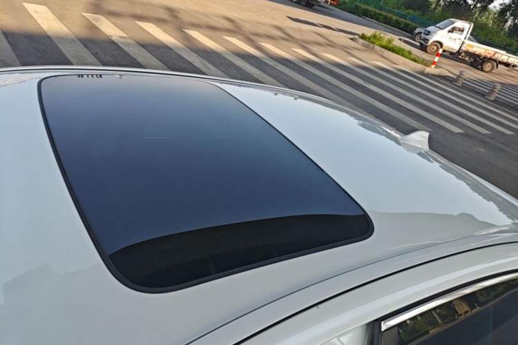 Used BMW 5 Series 2014 520Li Elegant Model Roof
