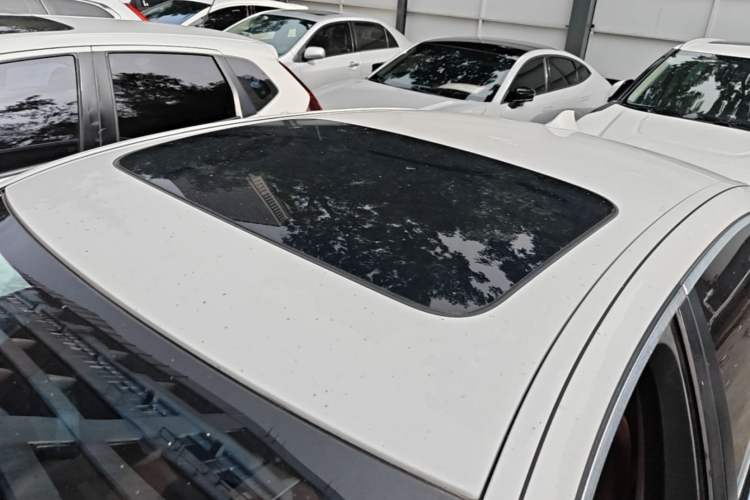 Used BMW 5 Series 2014 525Li Leading Model Roof