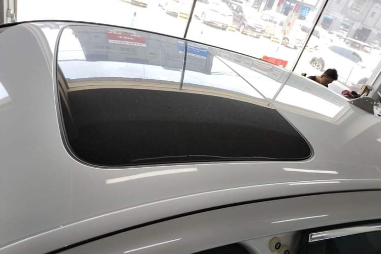 Used BMW 5 Series 2014 525Li Leading Model Roof
