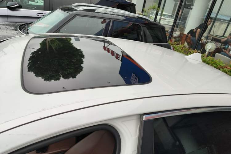 Used BMW 5 Series 2014 525Li Leading Model Roof