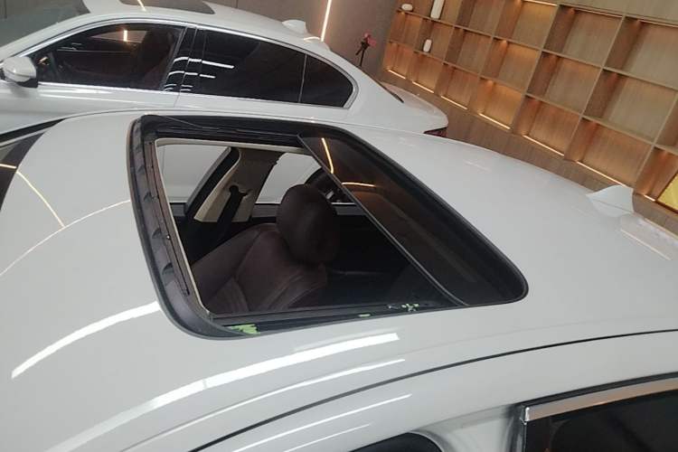 Used BMW 5 Series 2014 525Li Luxury Design Package Roof