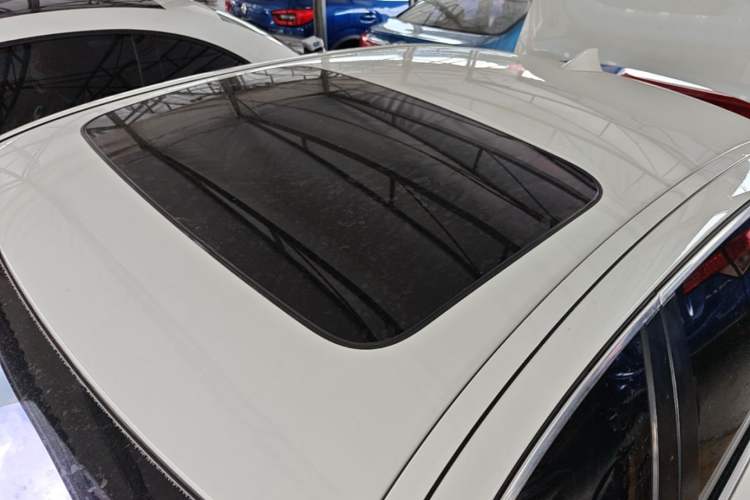 Used BMW 5 Series 2014 525Li Leading Model Roof