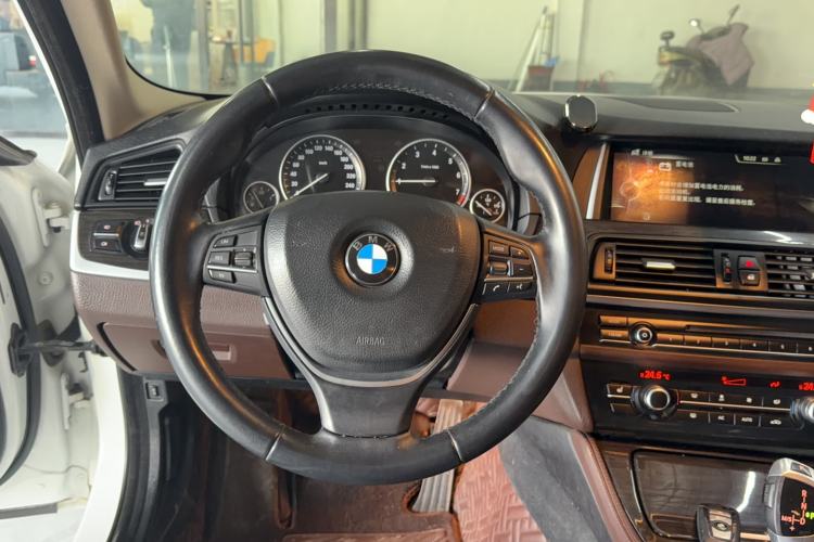 Used BMW 5 Series 2014 525Li Luxury Design Package Steering Wheel
