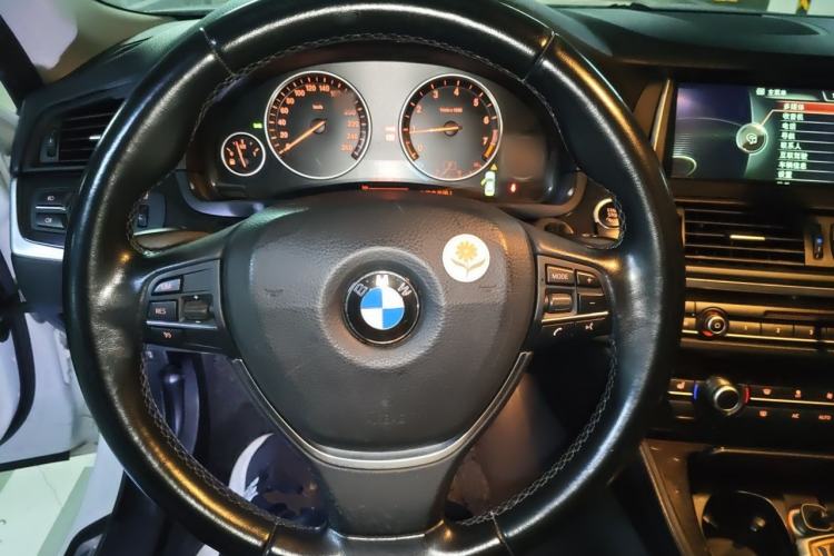 Used BMW 5 Series 2014 525Li Luxury Design Package Steering Wheel