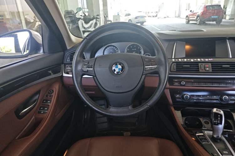 Used BMW 5 Series 2014 525Li Leading Model Steering Wheel