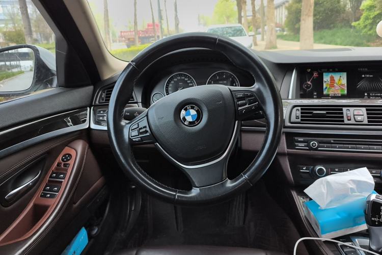 Used BMW 5 Series 2014 525Li Luxury Design Package Steering Wheel