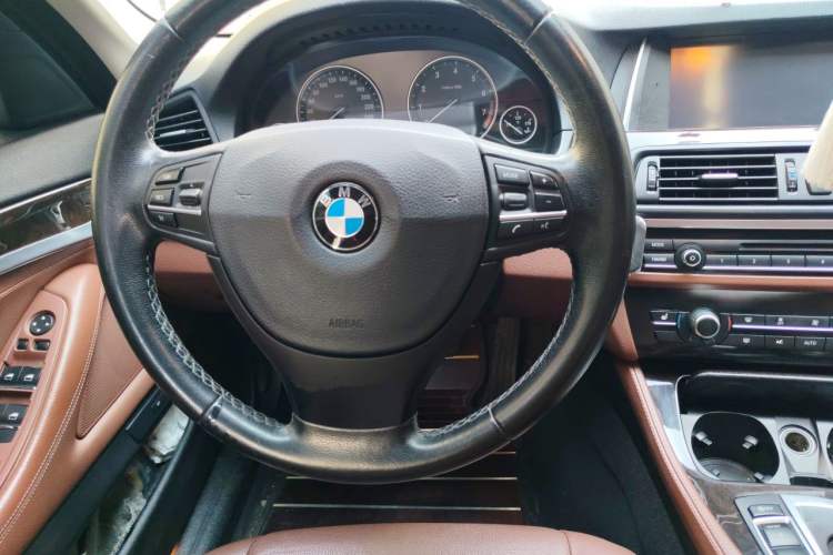 Used BMW 5 Series 2014 525Li Leading Model Steering Wheel