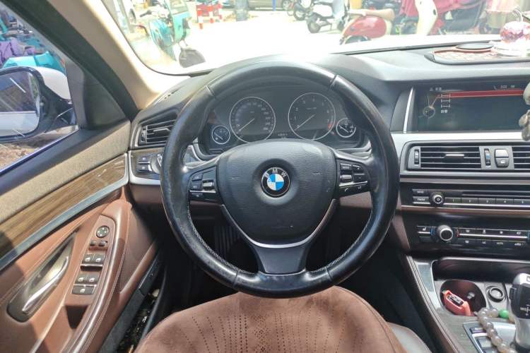 Used BMW 5 Series 2014 525Li Luxury Design Package Steering Wheel