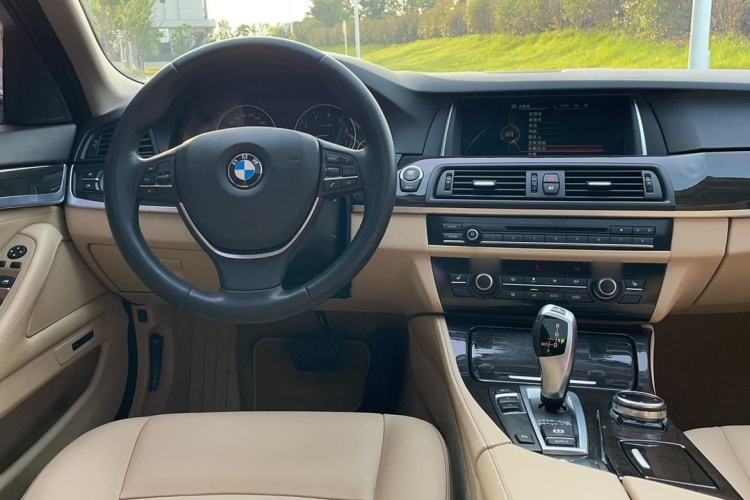 Used BMW 5 Series 2014 525Li Luxury Design Package Steering Wheel