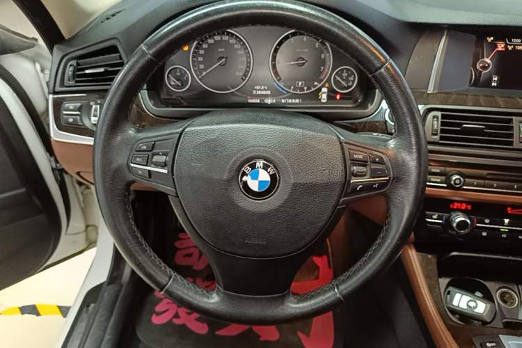 Used BMW 5 Series 2014 525Li Leading Model Steering Wheel