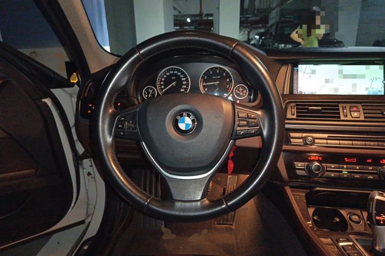 Used BMW 5 Series 2014 525Li Luxury Design Package Steering Wheel