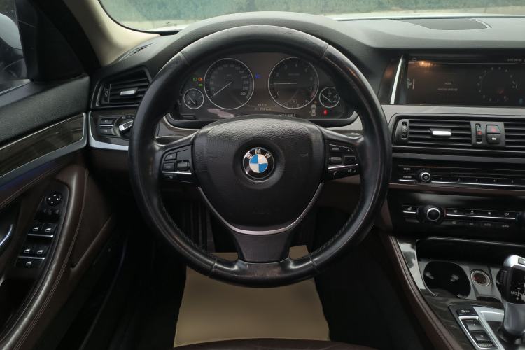 Used BMW 5 Series 2014 525Li Luxury Design Package Steering Wheel