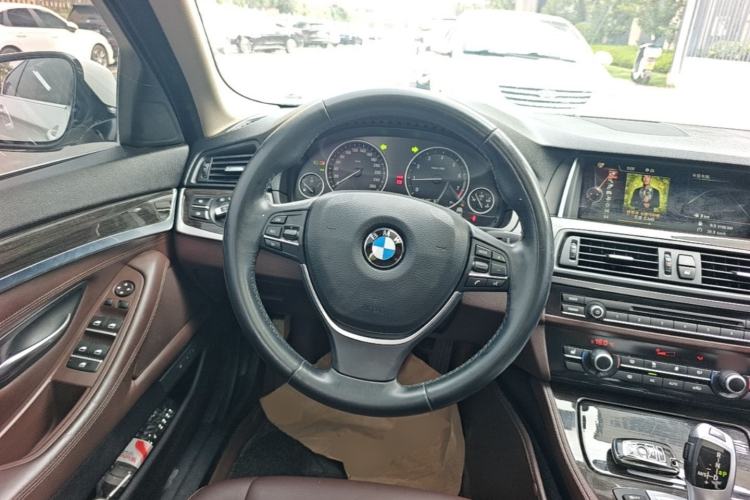 Used BMW 5 Series 2014 525Li Luxury Design Package Steering Wheel