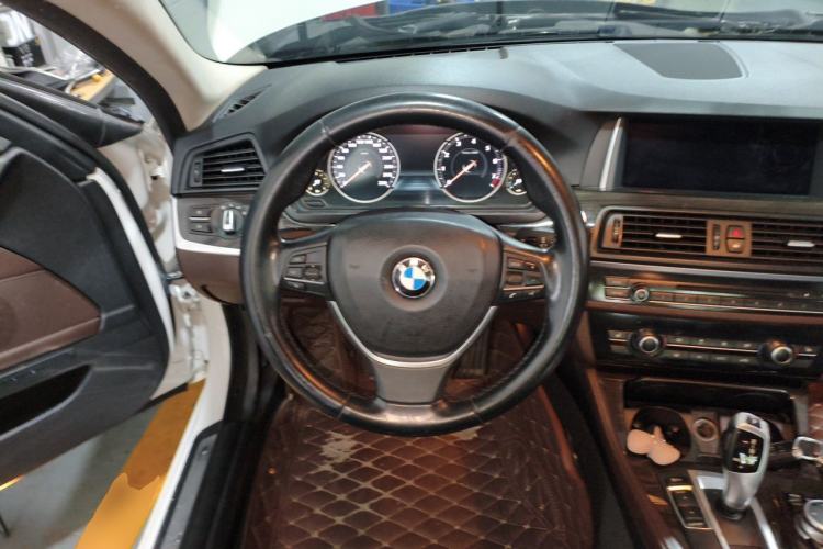Used BMW 5 Series 2014 525Li Luxury Design Package Steering Wheel