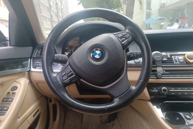 Used BMW 5 Series 2014 525Li Luxury Design Package Steering Wheel