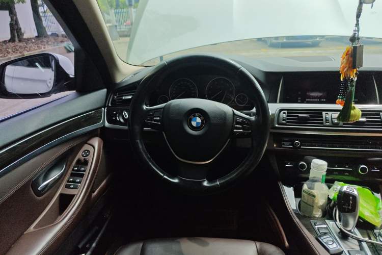 Used BMW 5 Series 2014 525Li Luxury Design Package Steering Wheel
