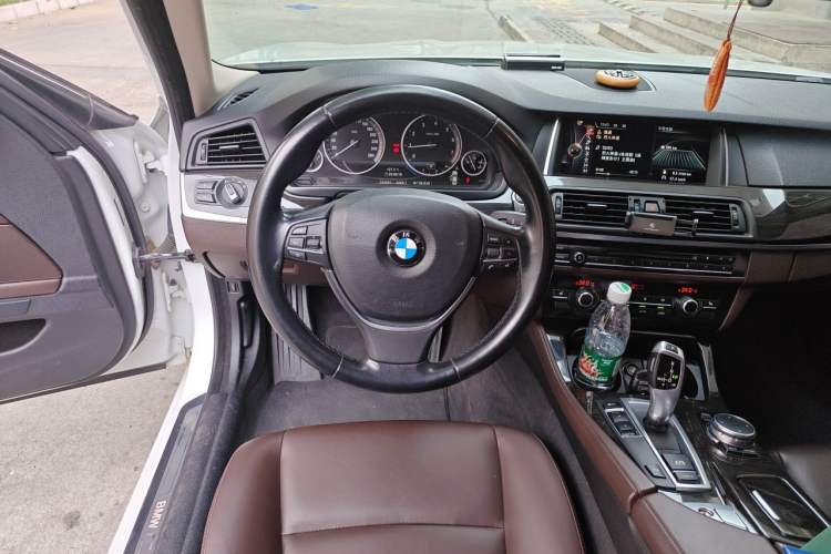 Used BMW 5 Series 2014 525Li Luxury Design Package Steering Wheel