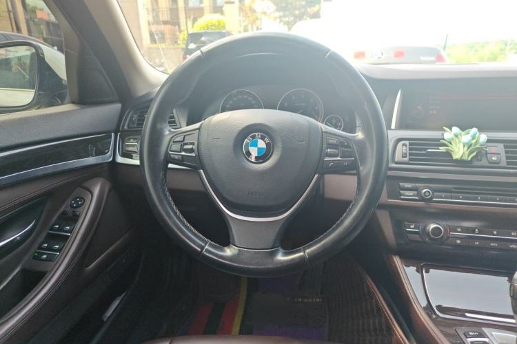 Used BMW 5 Series 2014 525Li Luxury Design Package Steering Wheel