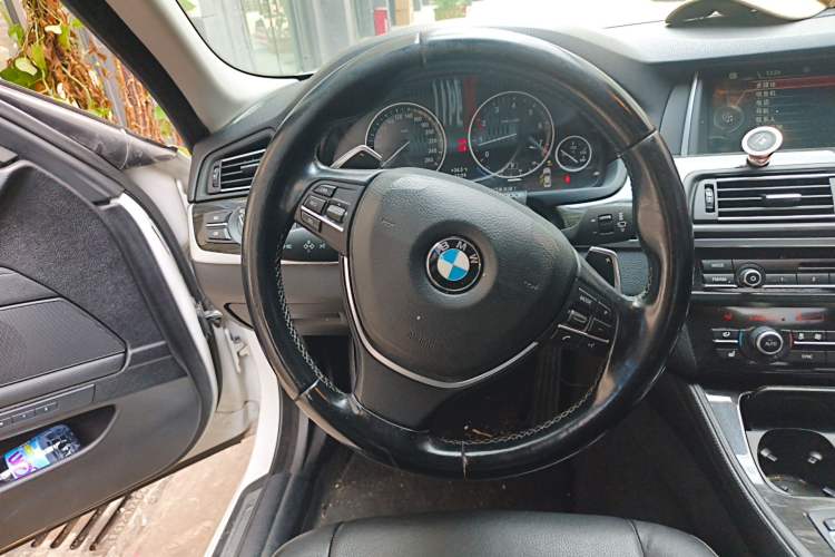 Used BMW 5 Series 2014 535i Design Package Model Steering Wheel