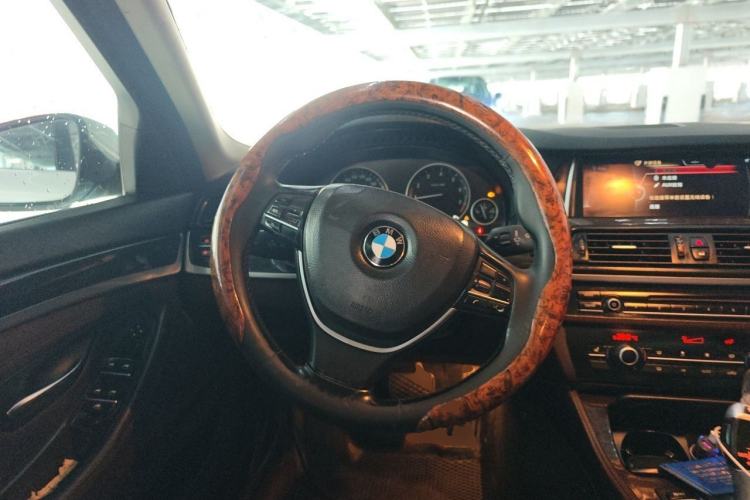 Used BMW 5 Series 2014 525Li Luxury Design Package Steering Wheel