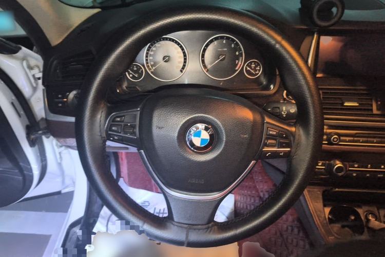 Used BMW 5 Series 2014 525Li Luxury Design Package Steering Wheel