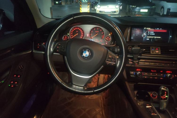 Used BMW 5 Series 2014 525Li Luxury Design Package Steering Wheel