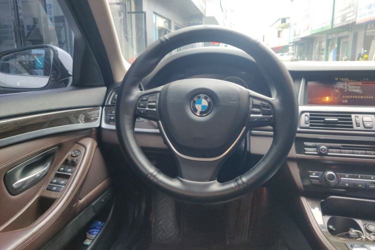 Used BMW 5 Series 2014 525Li Luxury Design Package Steering Wheel