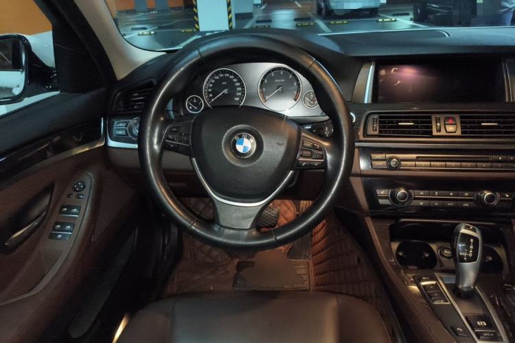 Used BMW 5 Series 2014 525Li Luxury Design Package Steering Wheel