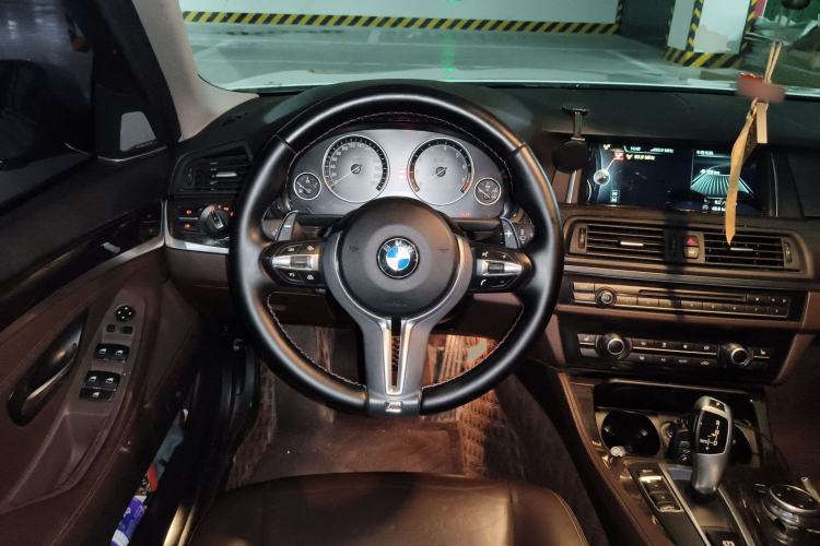 Used BMW 5 Series 2014 525Li Luxury Design Package Steering Wheel