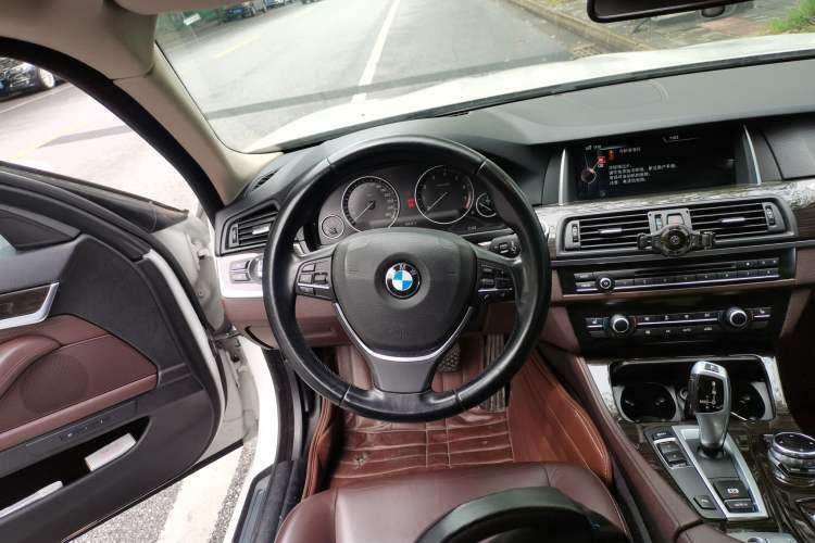 Used BMW 5 Series 2014 525Li Luxury Design Package Steering Wheel