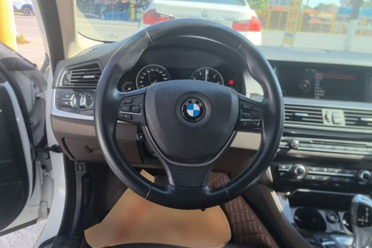 Used BMW 5 Series 2014 525Li Luxury Design Package Steering Wheel